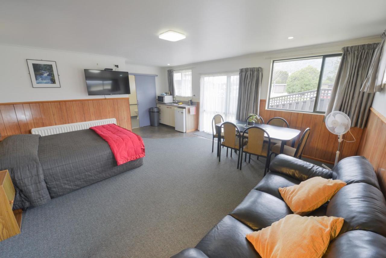 Wilderness Motel Accommodation Хааст Экстерьер фото