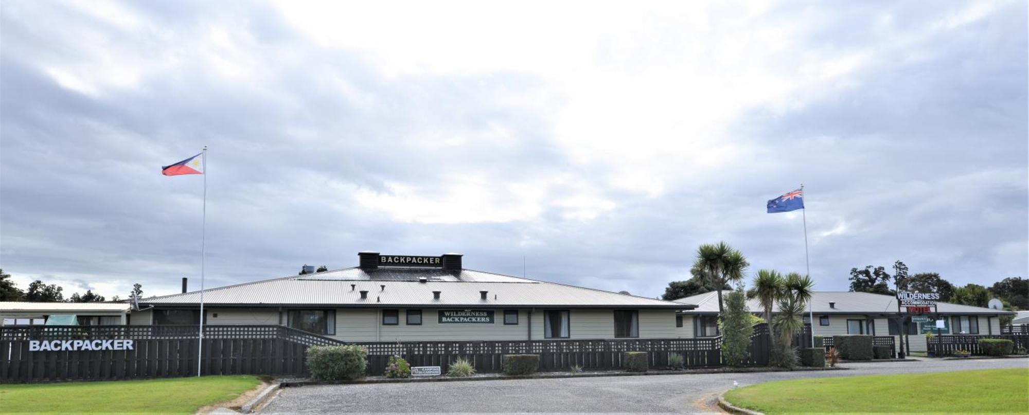 Wilderness Motel Accommodation Хааст Экстерьер фото