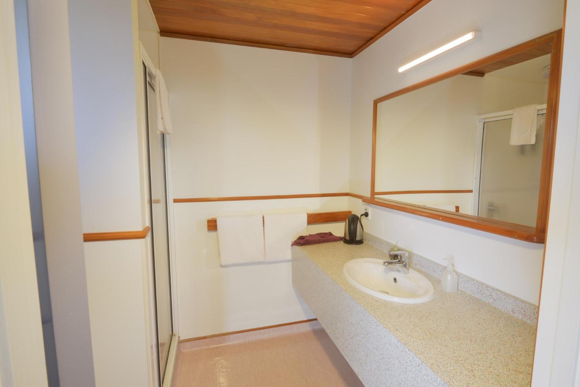 Wilderness Motel Accommodation Хааст Экстерьер фото