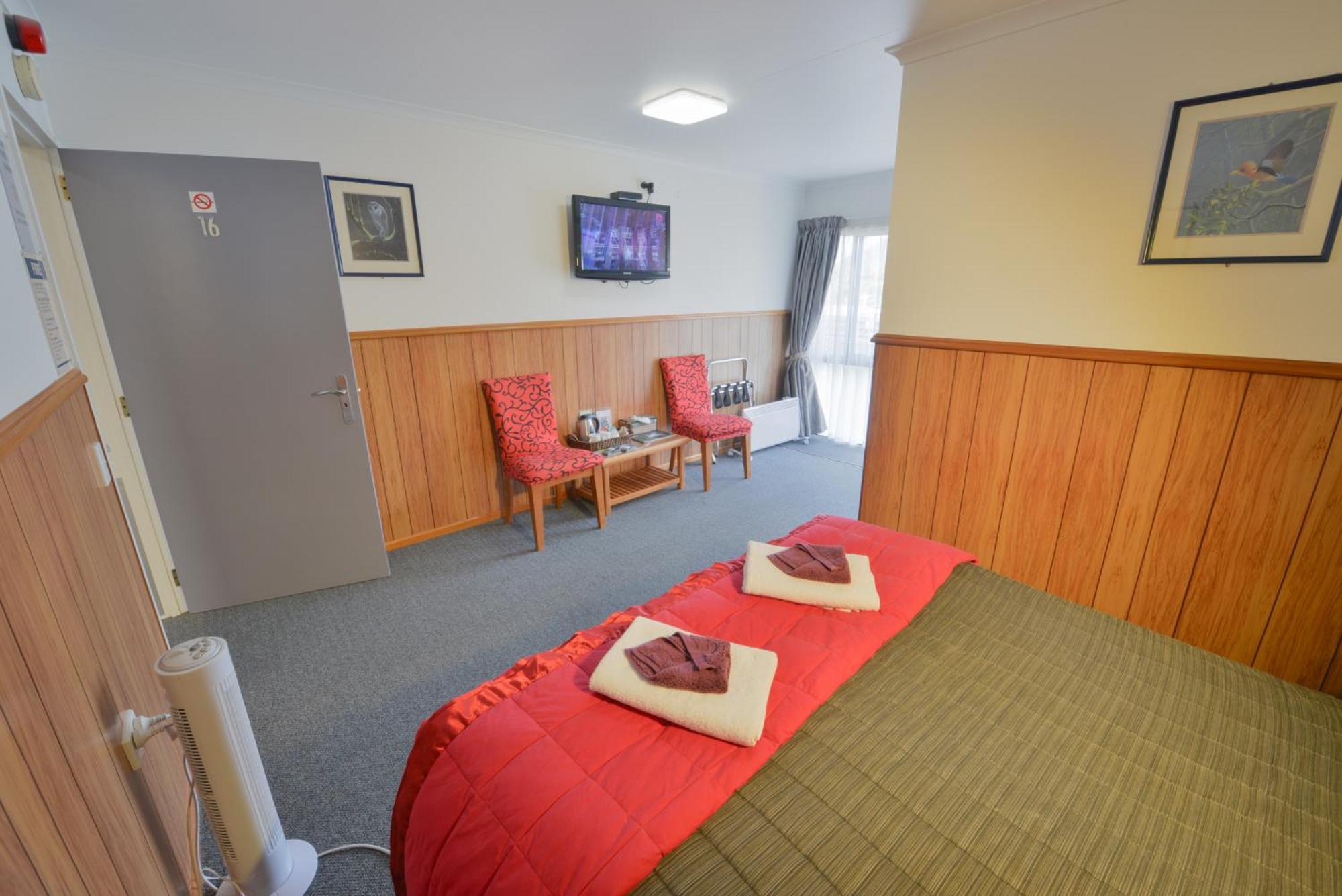 Wilderness Motel Accommodation Хааст Экстерьер фото